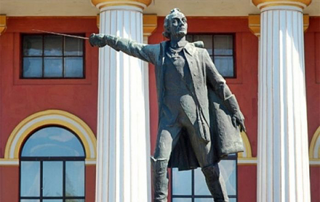 "Наконец-то": в Киеве снесут памятник национальному герою России (фото)